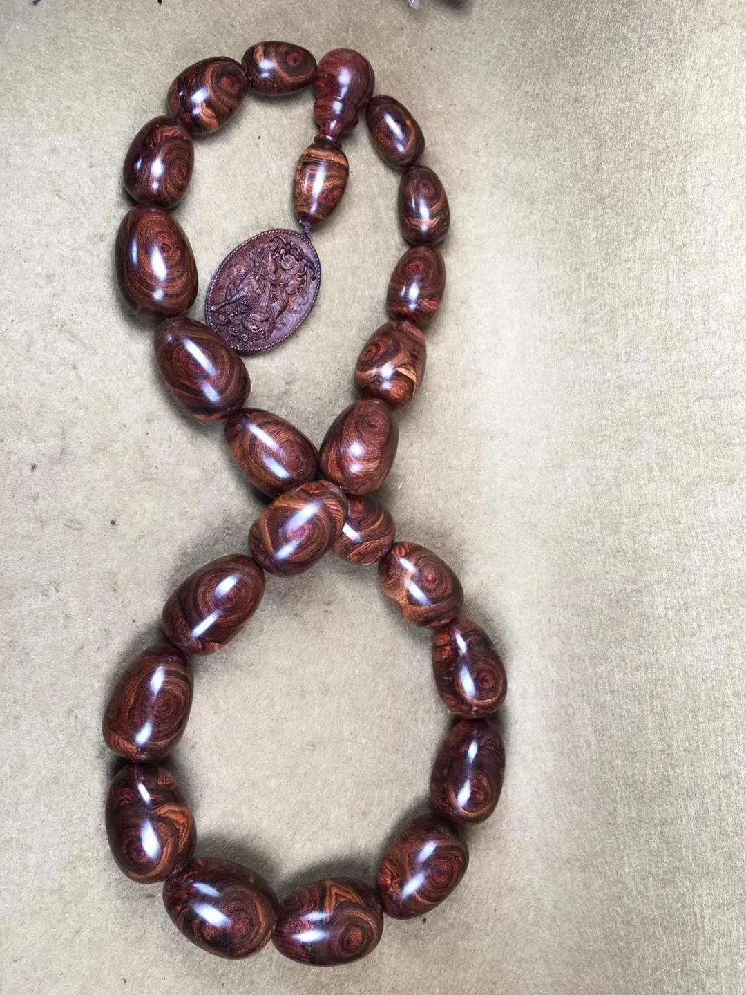 几百块一串的海南黄花梨手串,1.0的108串海南黄花梨手串配饰图片