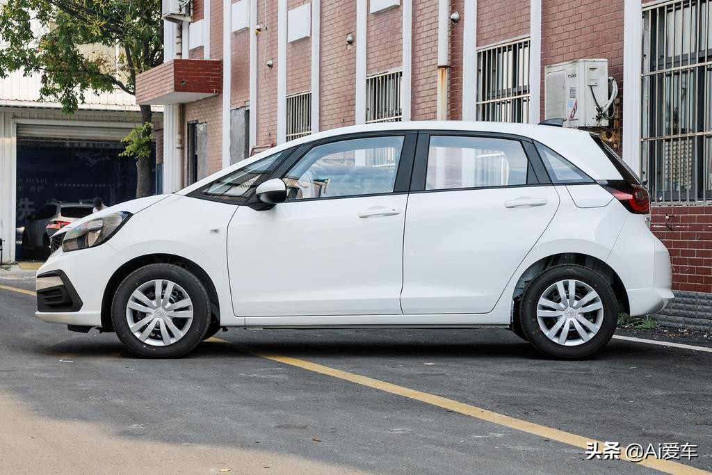 7万自动挡最好的车广汽本田飞度,低油耗大空间车型