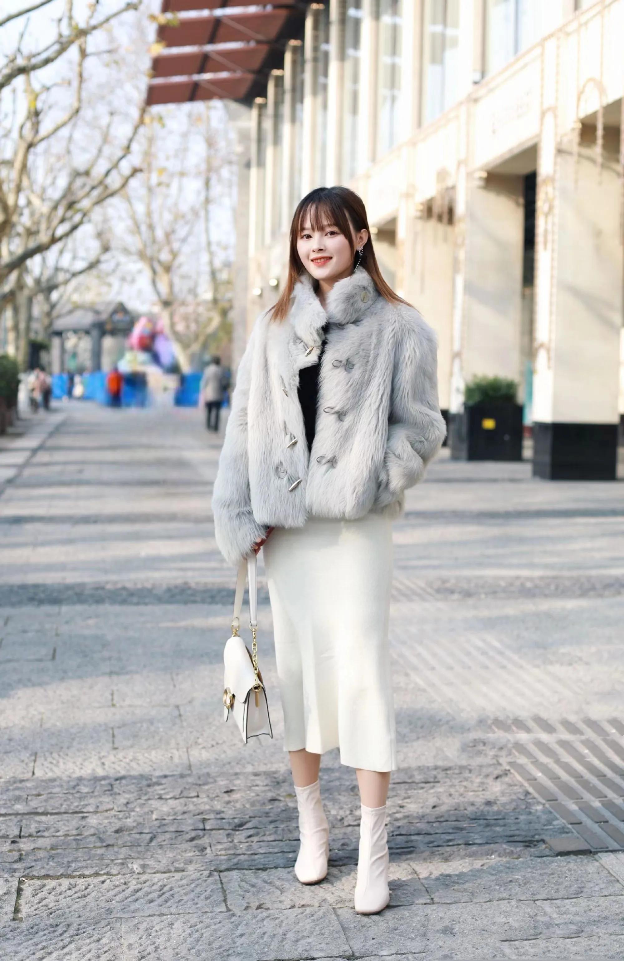 coachbeat包街拍,大号粉色coach包怎么搭配