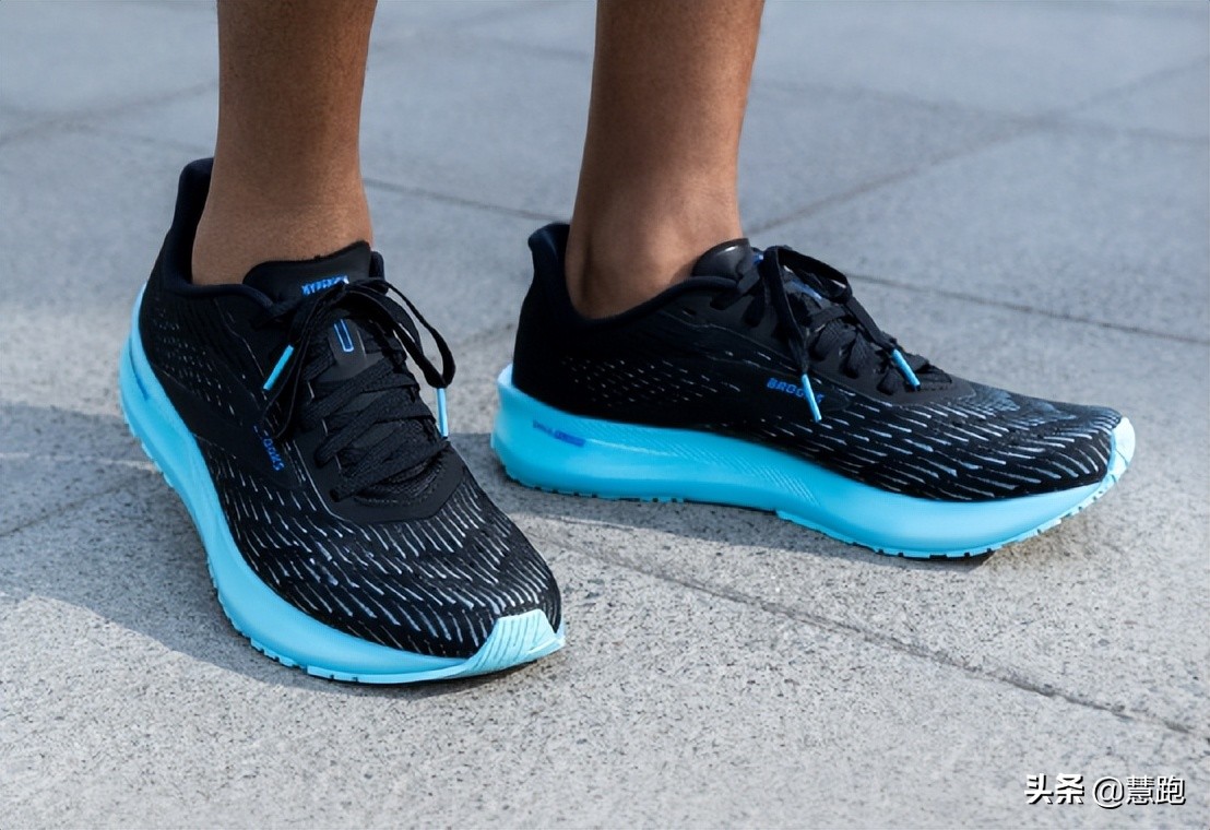 什么样的跑鞋能提高速度,适合日常跑步训练的跑鞋