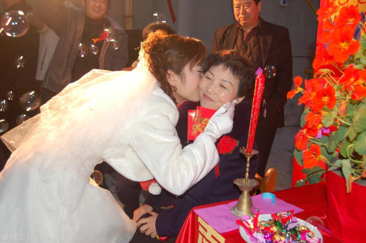 婆婆借钱给儿子儿媳该怎么写借条,婆婆找儿媳借钱