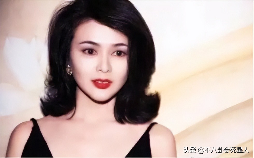 年轻时很美老了很丑的女星,年轻时候不好看老了漂亮的明星