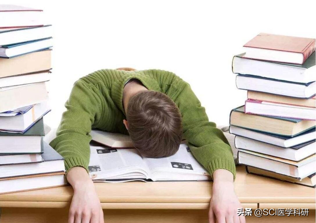 为什么年纪轻轻白发越白越多,45岁80%的头发白了是什么原因