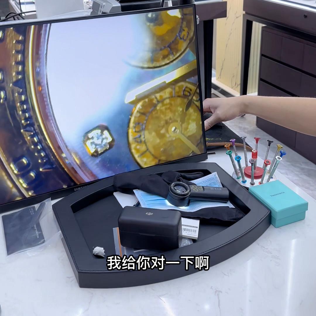 老阿姨送儿童手表,老阿姨送大叔昂贵手表