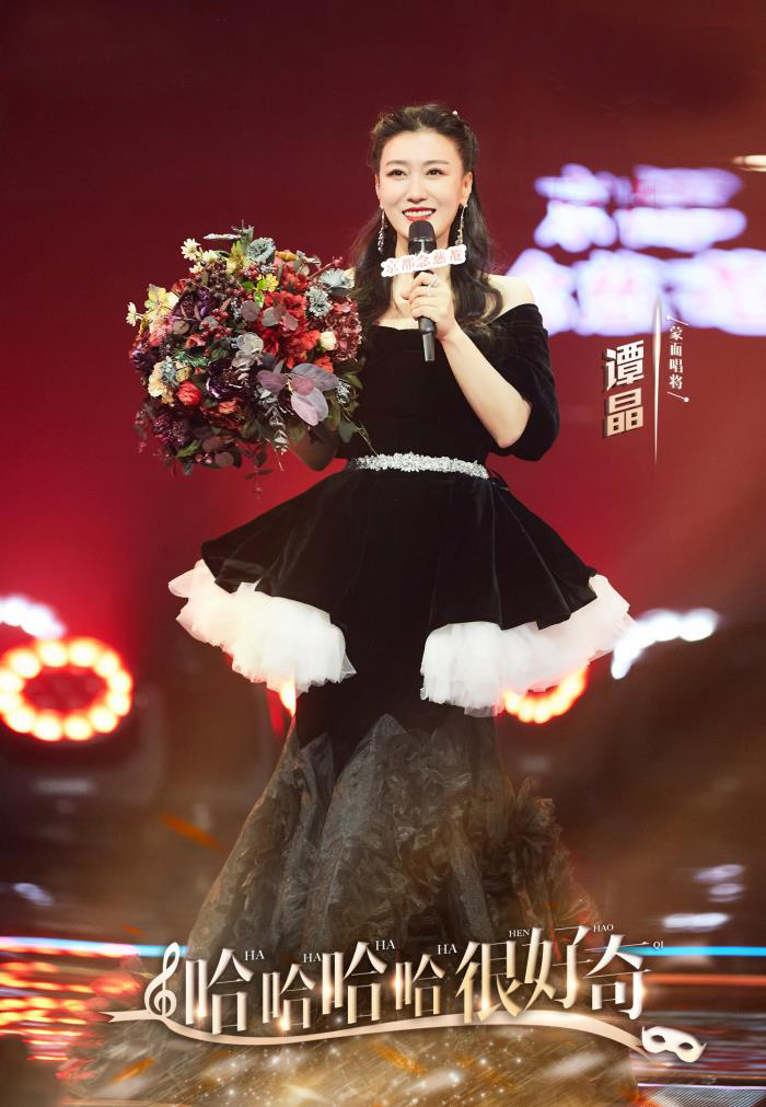 “大魔王”谭晶：当年高考她哭了3天，嫁给大9岁的院士幸福吗？