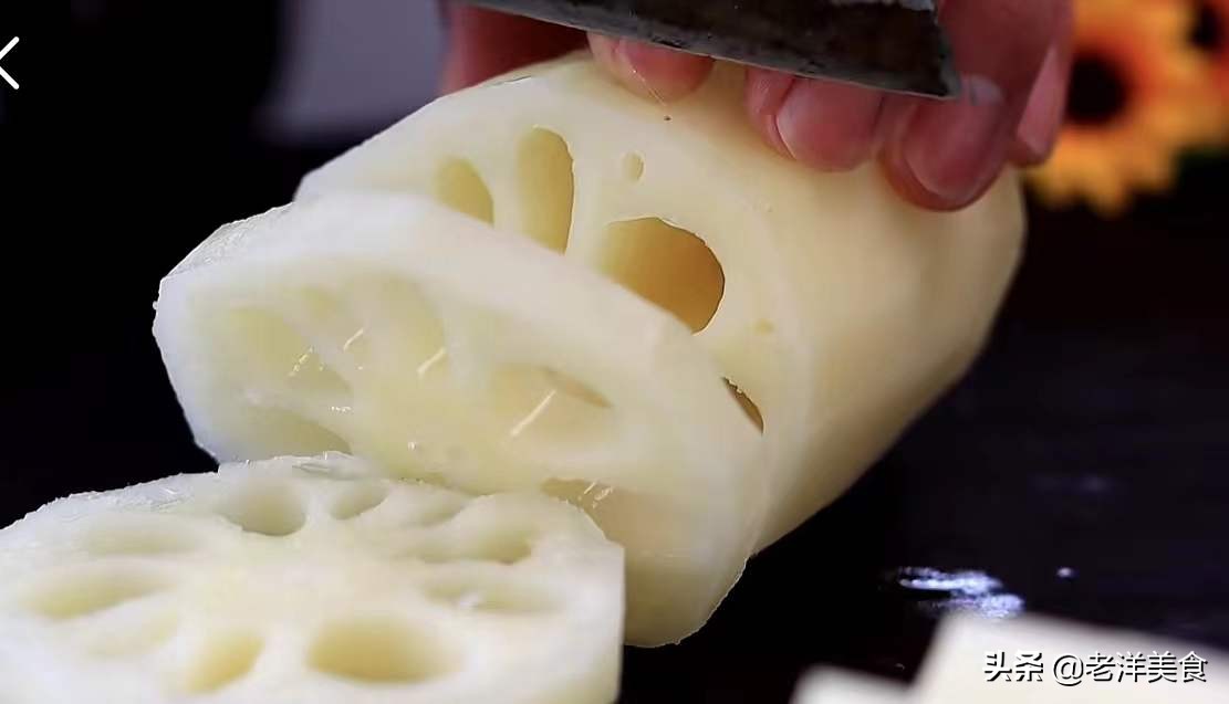 五花肉炒莲藕清脆爽口又下饭,怎么炒莲藕好吃又不发黑