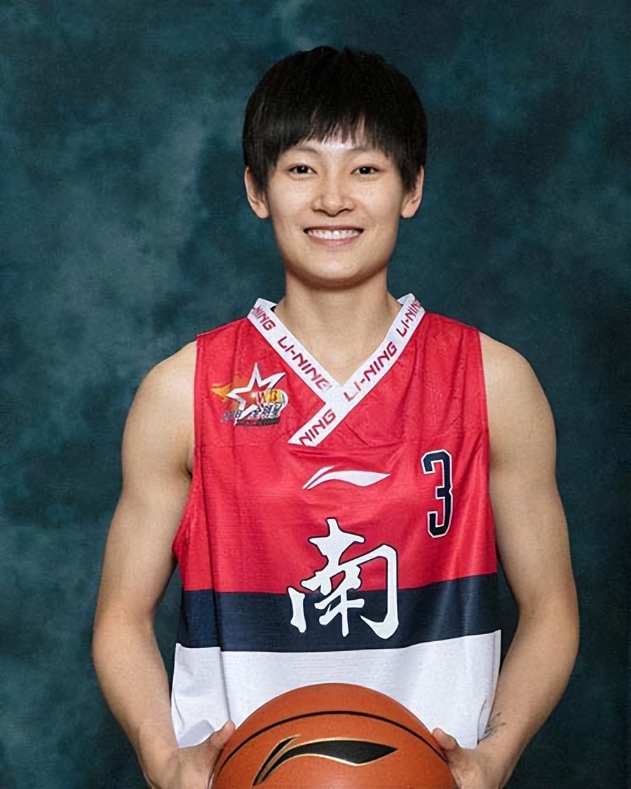 杨力维的篮球之路,杨力维长发打球