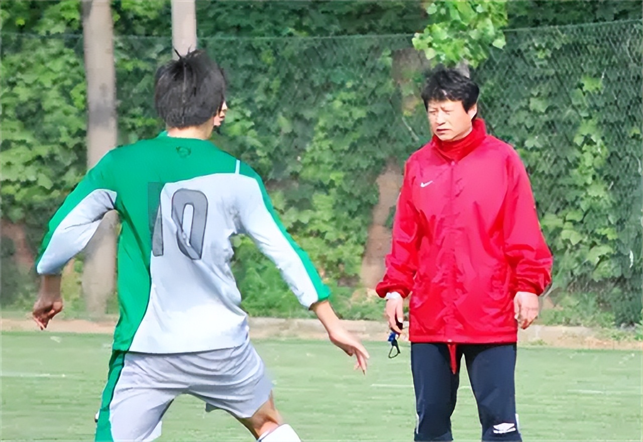 董礼强真是国足克星,中国足球运动员董礼强