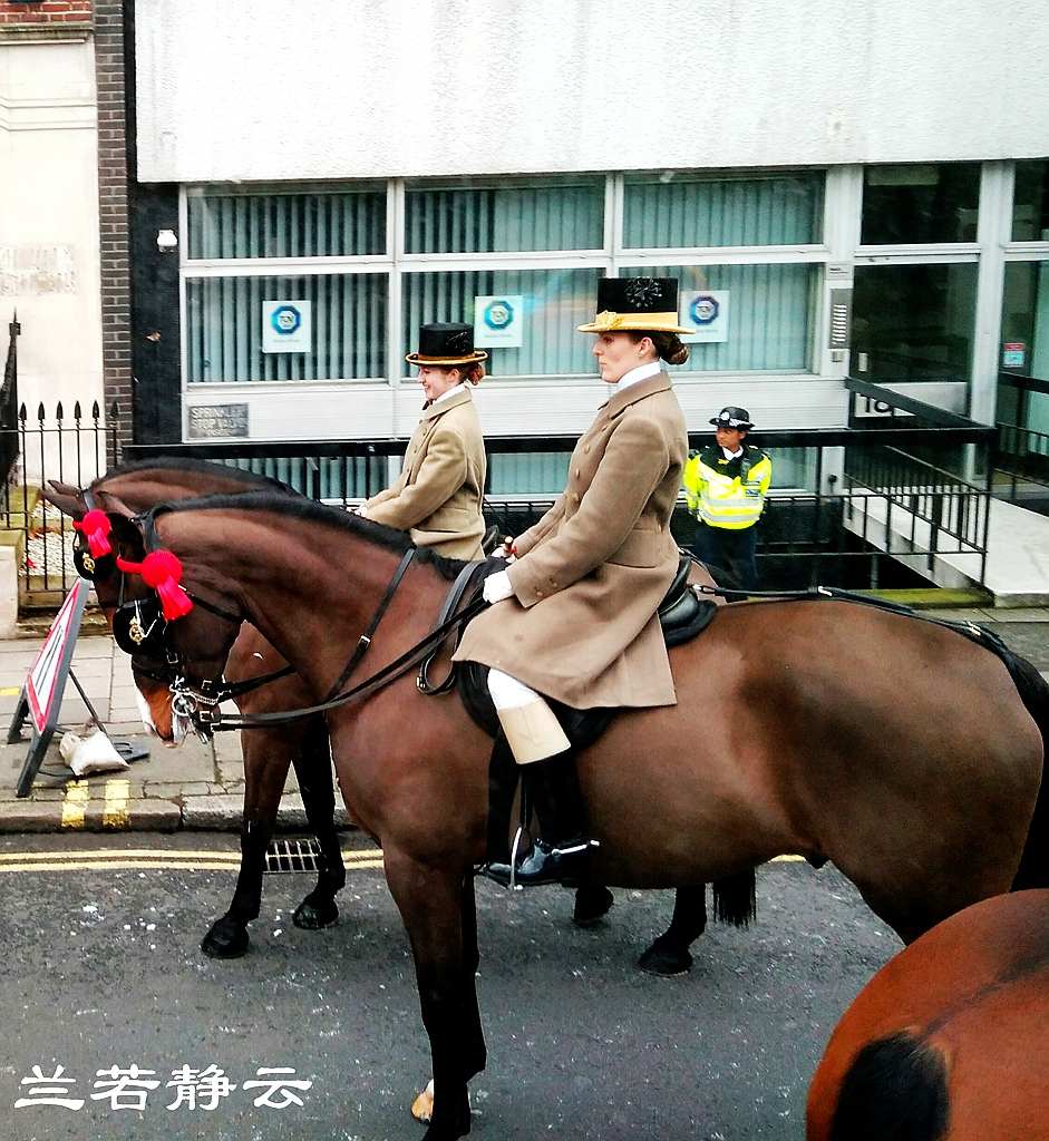 英国美女马术骑手,英国女王出行皇家马队