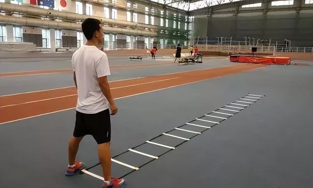 羽毛球专项灵敏步伐训练,羽毛球专项灵敏步法训练