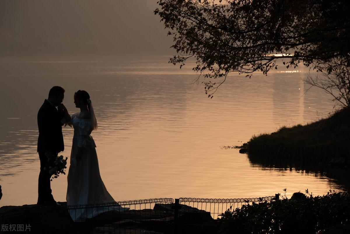 朋友恋人红颜知己有什么区别,什么叫朋友红颜知己