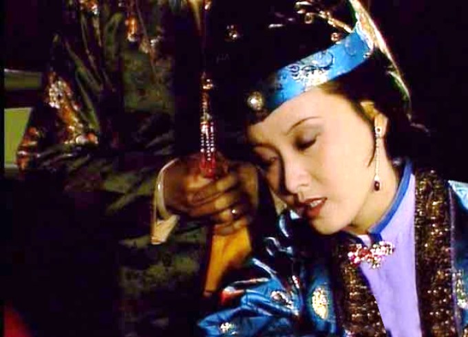 王夫人教训王熙凤,王夫人听信谗言命凤姐抄检大观园