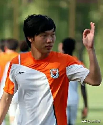 中国足球赢韩国邓卓翔,邓卓翔亚洲杯