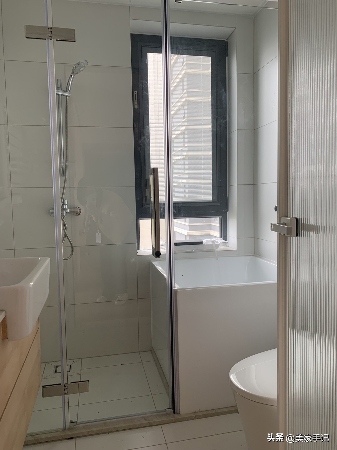 山东夫妻家中的高级场面：坚持不买沙发、茶几，入住反而实用顺心