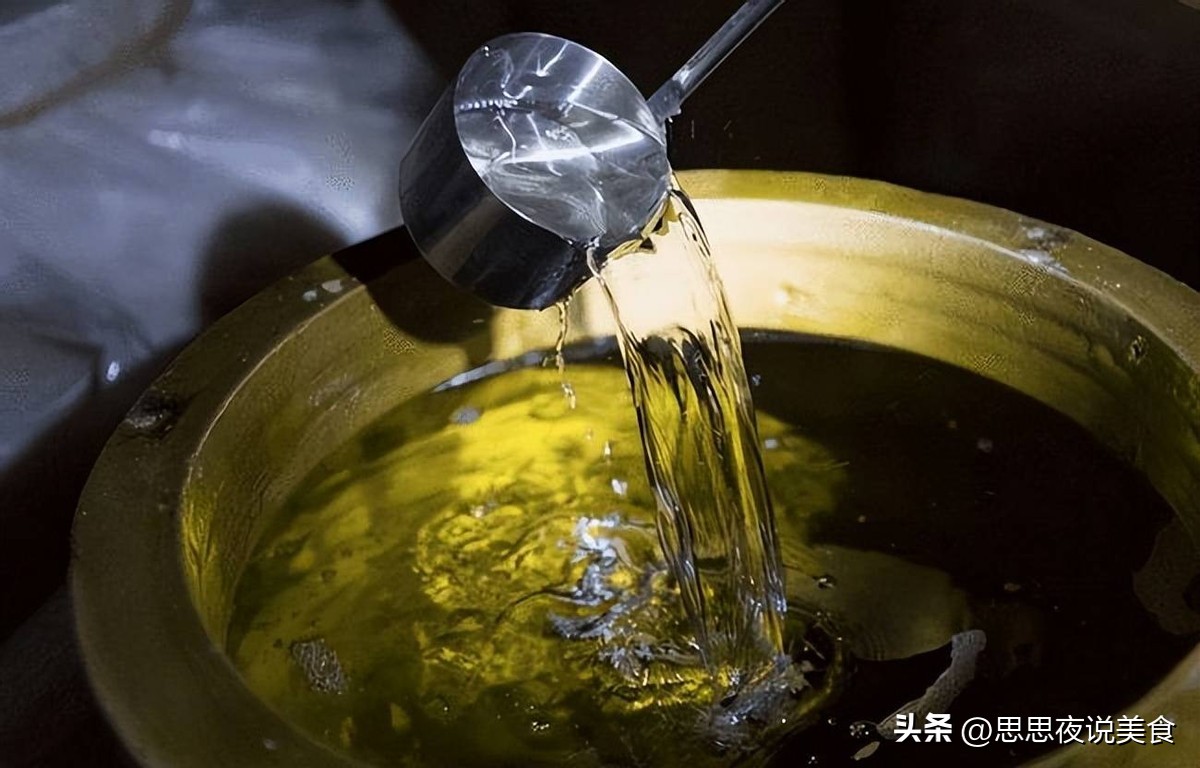 地摊收老酒的什么套路,路边高价收车的怎么挣钱