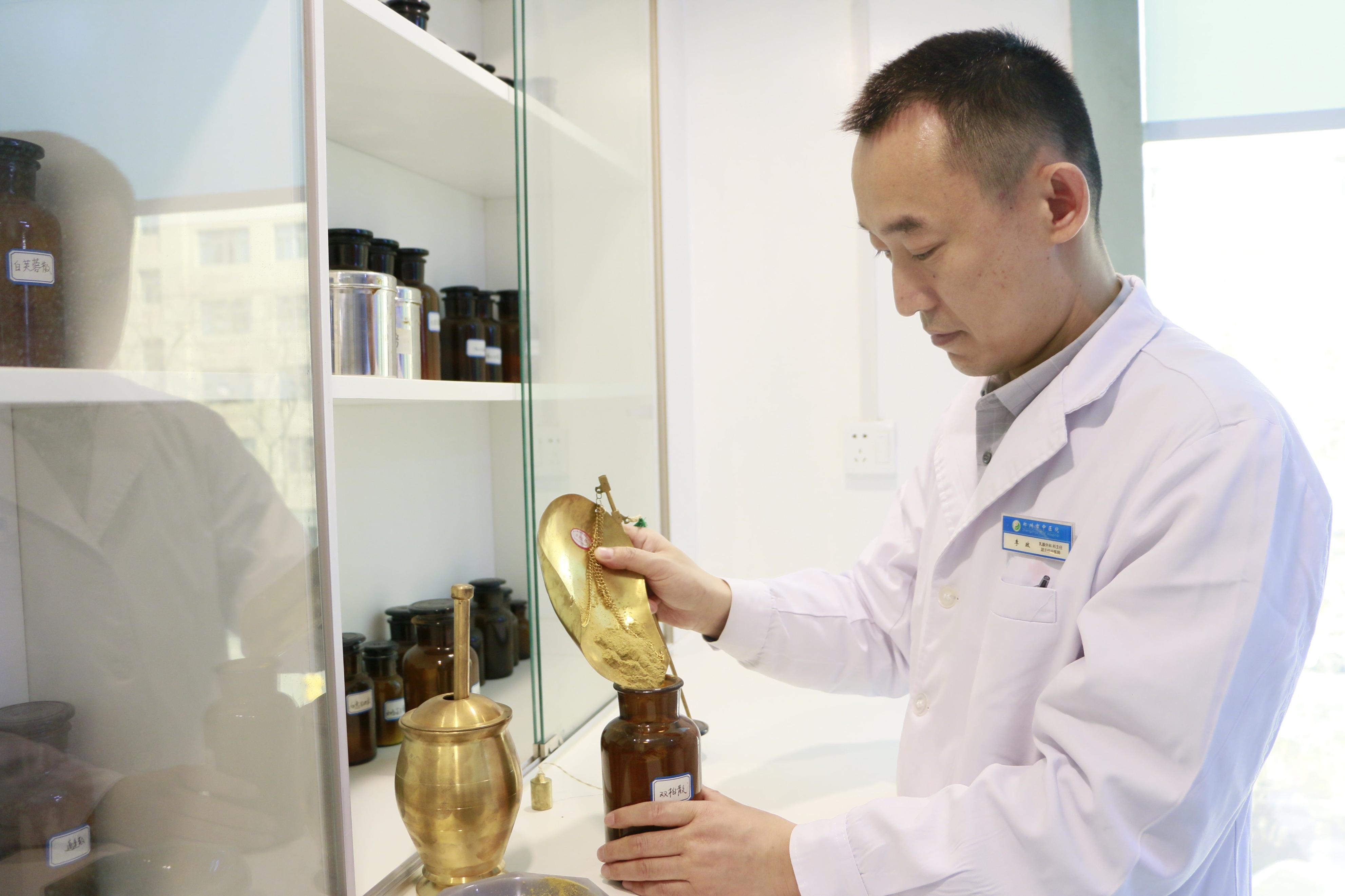 抱朴守拙做乳医不忘初心谱新篇——记郑州市中医院乳腺科主任李政的从医之路