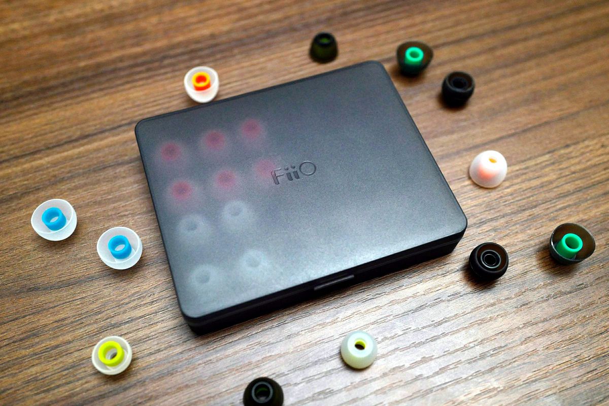 飞傲fh9和7s哪个性价比高,飞傲fa9和fh7s哪个好