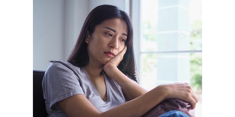 男邻居说捡到了我的衣服，我上去看了才发现那是我的内衣