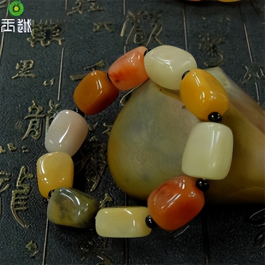 和田白玉泛黄还是泛青好,佩戴和田白玉对身体有什么好处