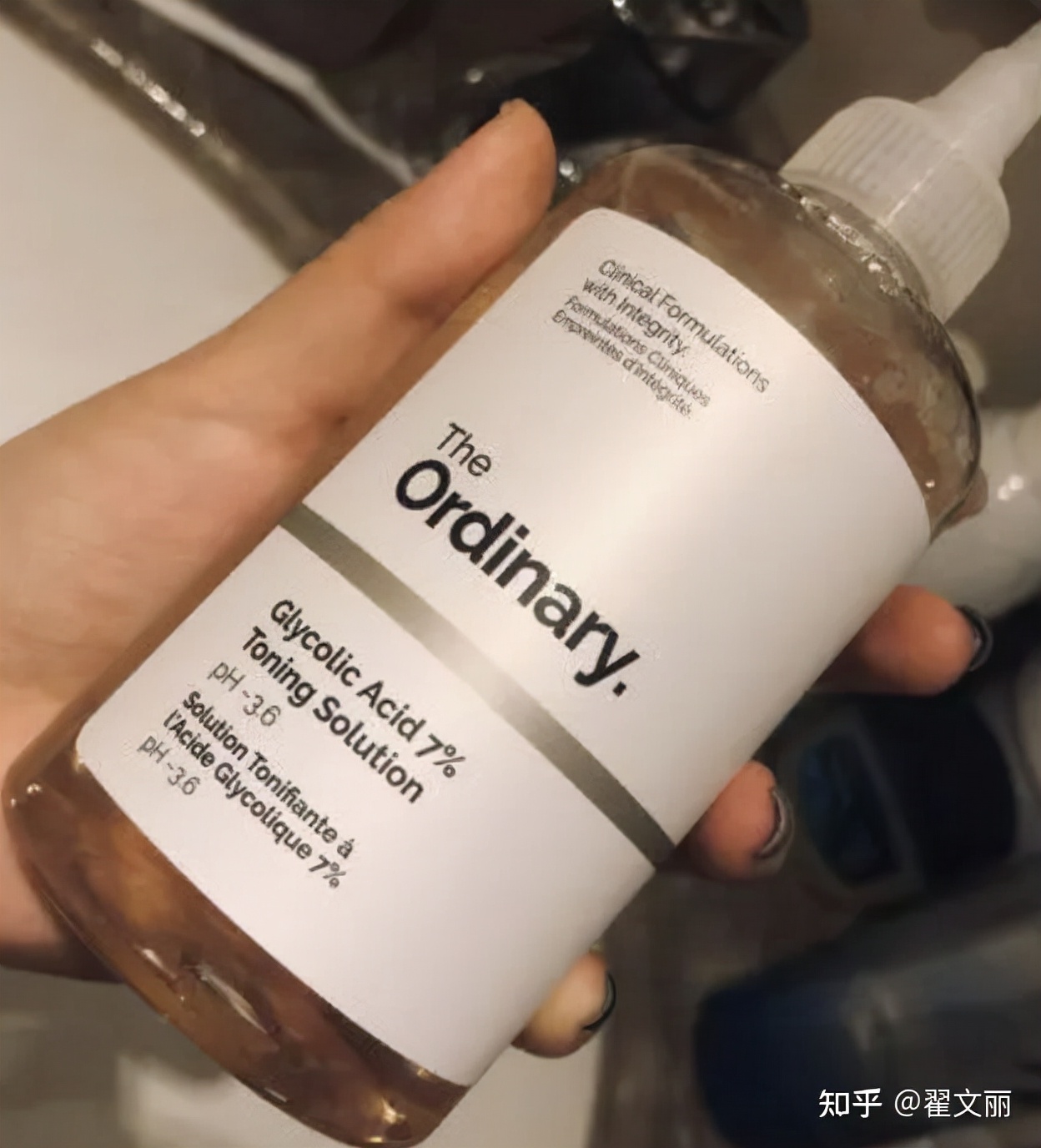 小编给大家推荐几款有效祛斑精华,公认最好最实惠美白祛斑精华