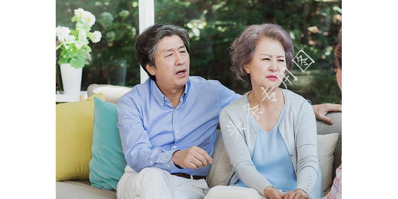 孩子头上撞出一个大包,妈妈居然用土办法治疗,差点把孩子害惨了