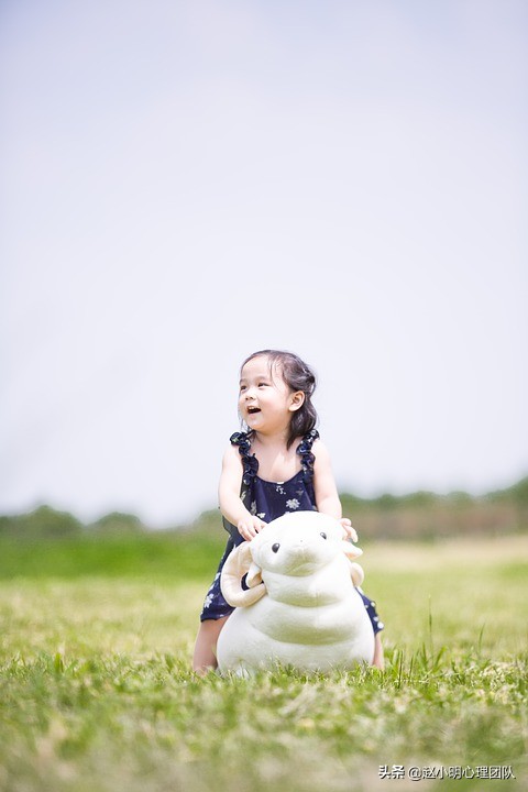 赵小明:秘书型人格、透明人、边缘化儿童,一键解决方案来了