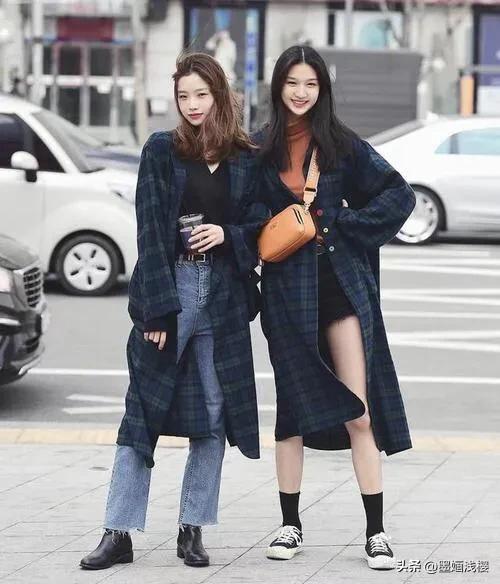 韩国街拍冬天穿衣搭配呢子大衣,韩国街拍穿搭最新呢子大衣