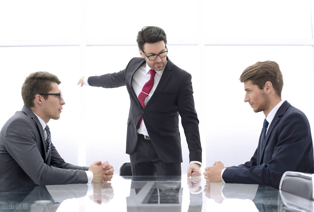 工厂老技术员辞职工厂倒闭,在工厂干了十年工厂倒闭了