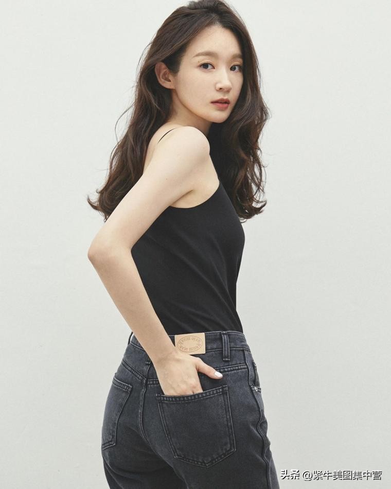 姜敏京牛仔裤穿搭,姜敏京牛仔裤写真