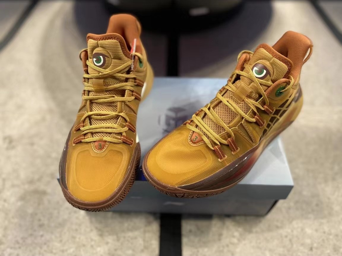 配色更新开始提速！李宁CJ2“里海大学”配色线下店抢先发售