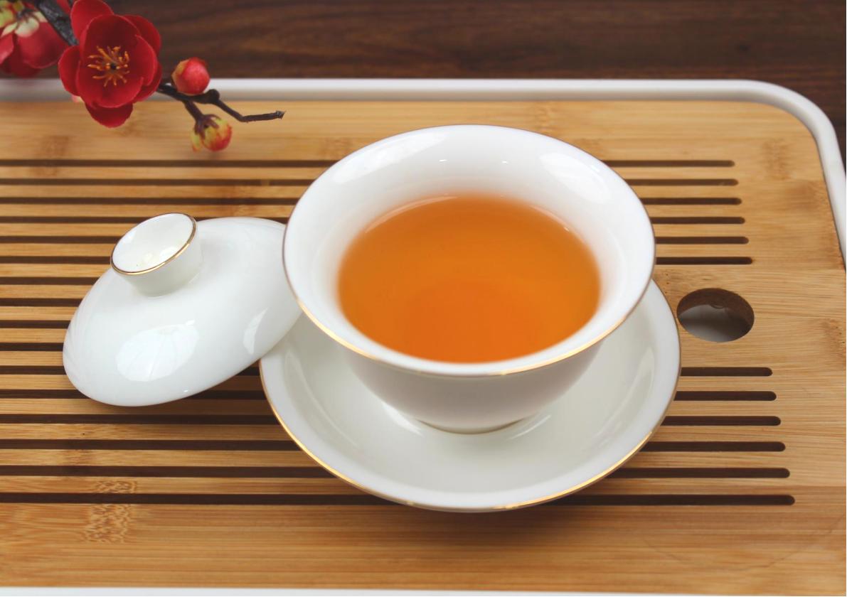 冬天喝红茶夏天喝绿茶这是对的吗,红茶绿茶冬天喝哪种好