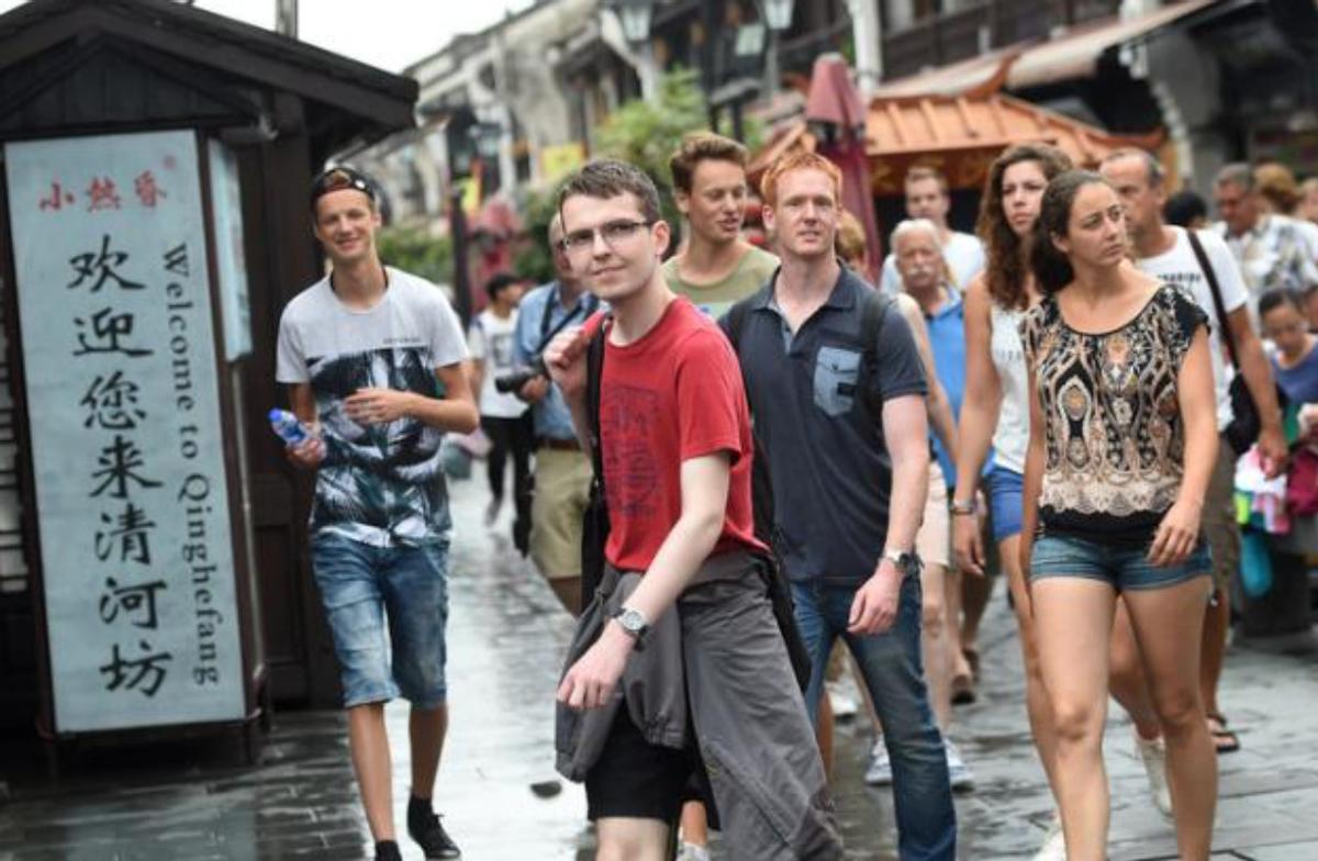 大量英国游客涌入中国,大批英国人进入中国旅游