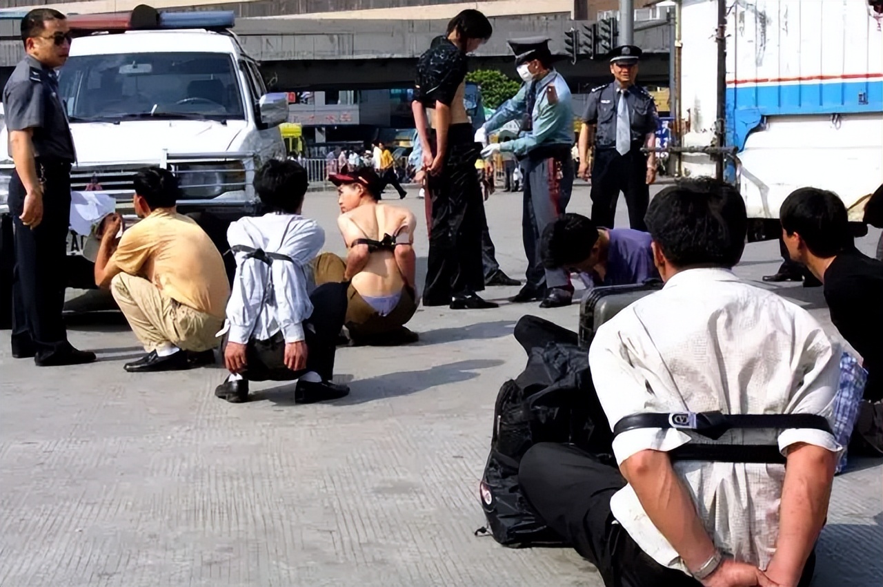 白宝山装甲兵抓哨兵,十大悍匪白宝山枪杀军人案