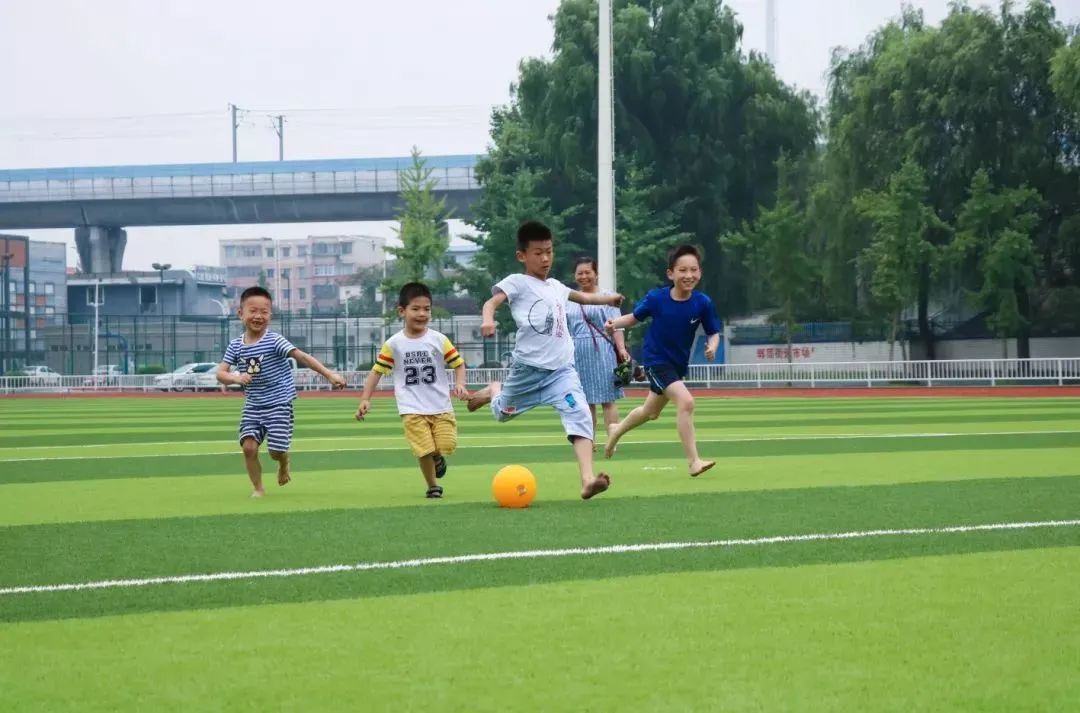 大运会火炬的传递城市,大运会田径比赛家门口