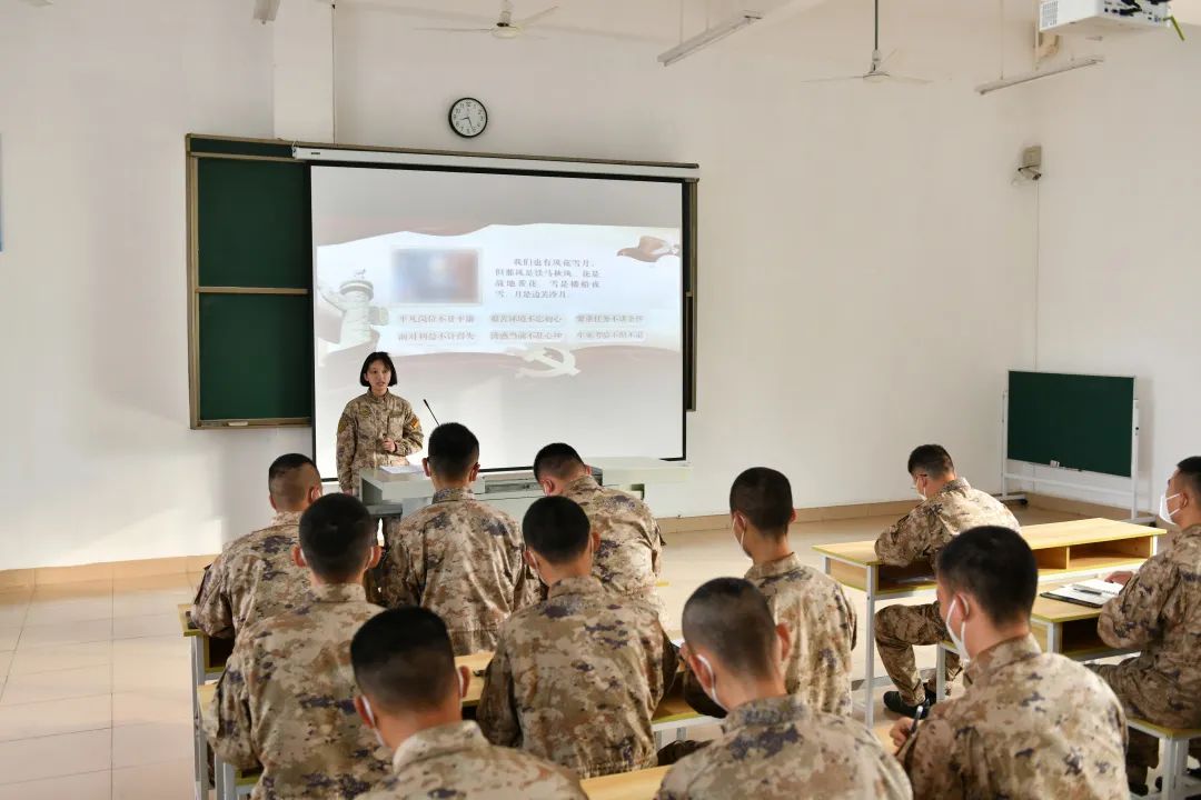 火箭军某部开展“交叉授课”,到底是什么样的精品微课让官兵越听越有趣、越听越想听?