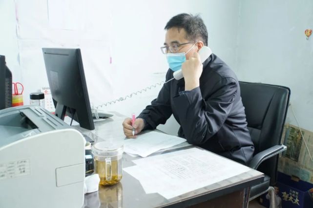 面对肆意蔓延的疫情,面对疫情持续蔓延的严峻形势