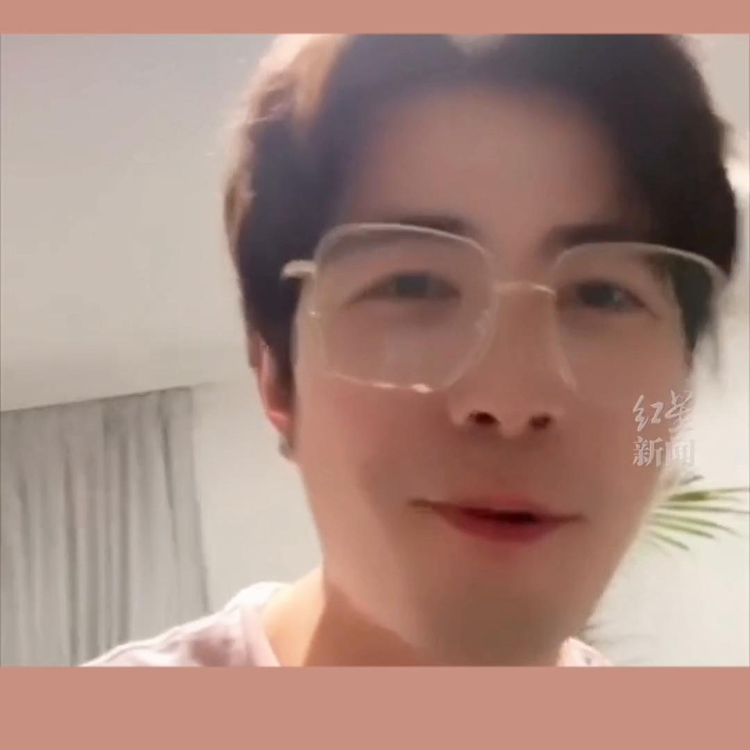 “挖呀挖”带红的桃子老师和黄老师，你更喜欢谁？@DOU+小助手