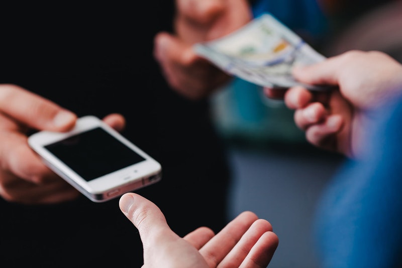 泰网红美女出售iPhone 12 Pro Max、5 万张私照不删引高价