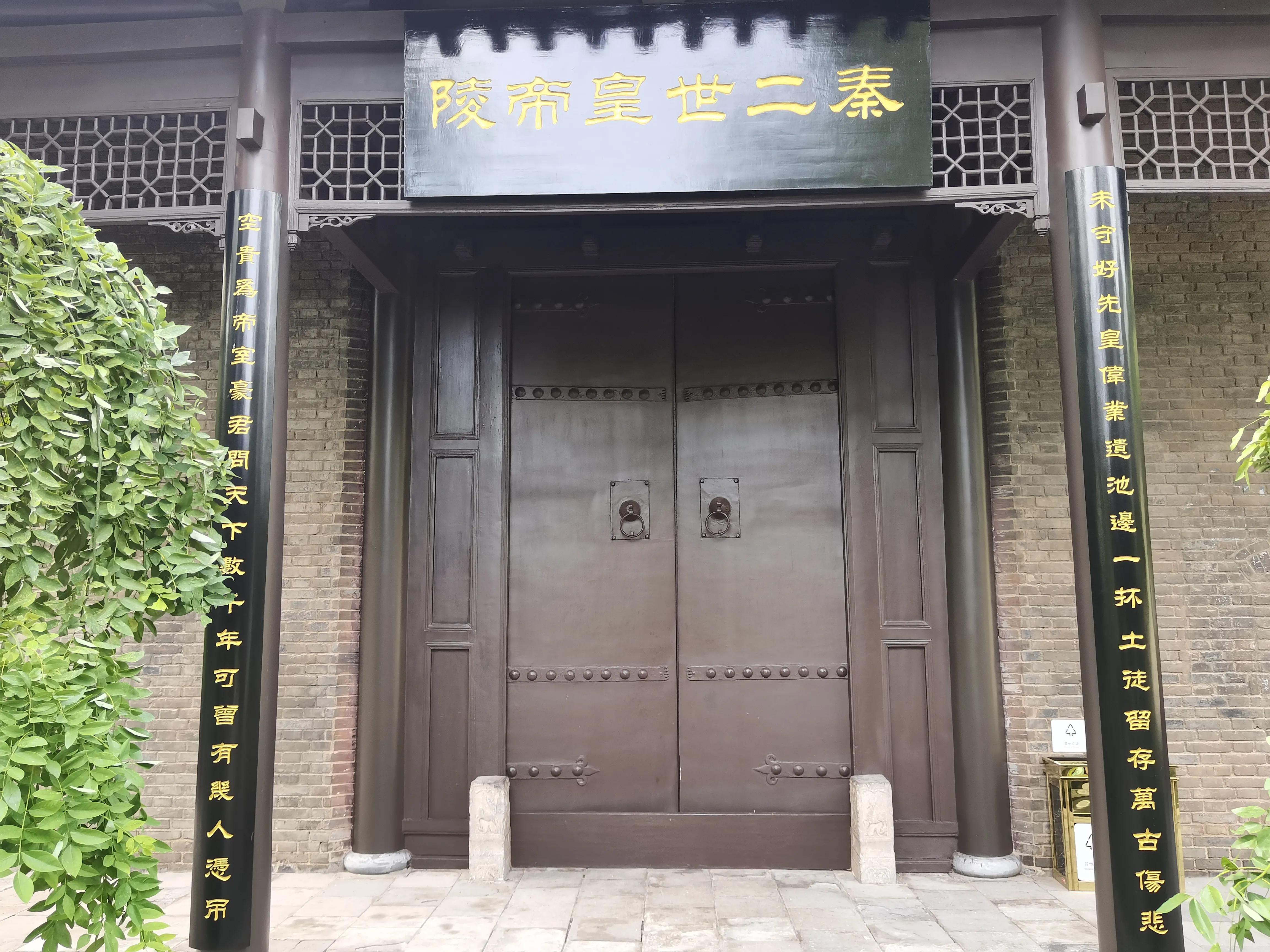 秦始皇死后陪葬,秦始皇死了后为什么埋葬骊山脚下