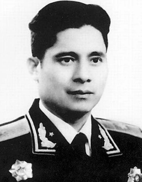 张铚秀找陈毅报到，请求尽快分配工作，陈毅：我还是个空军司令呢