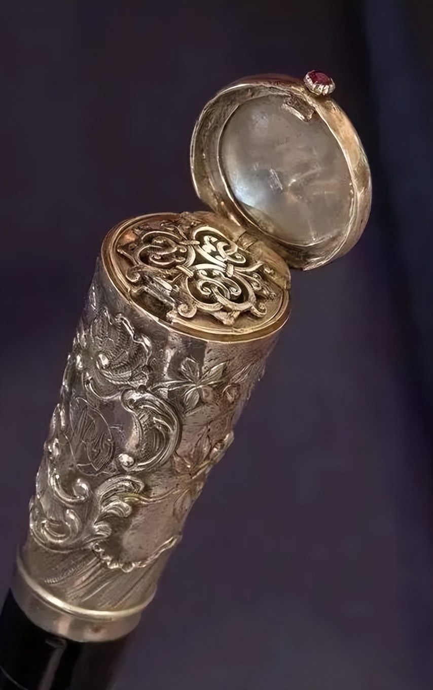 英国女王第一次创造仙女棒,英女王爱的东西