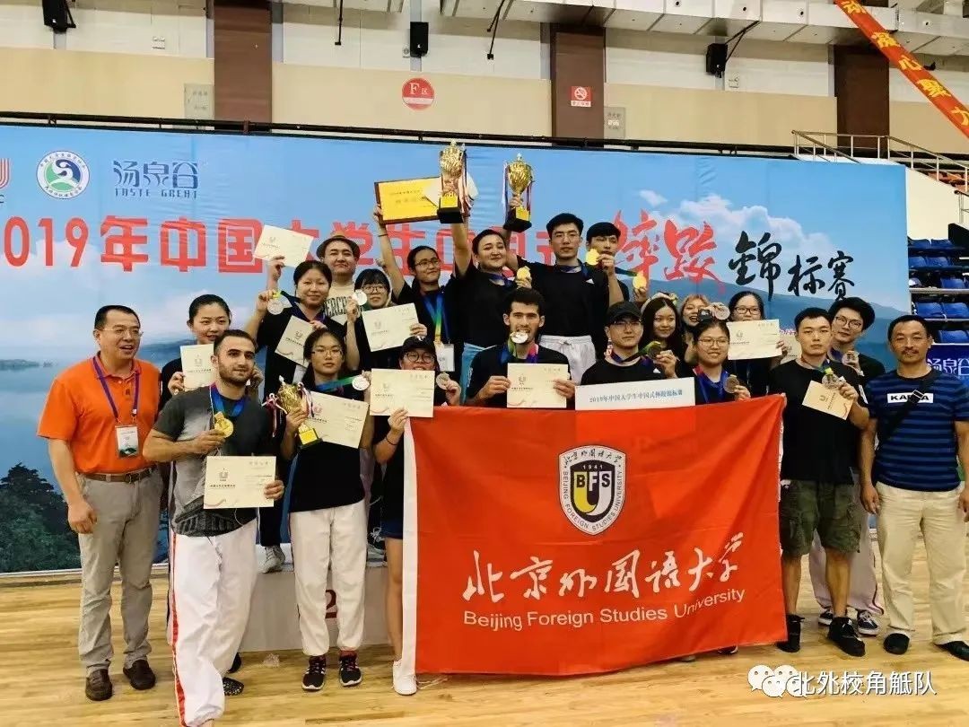 中国大学篮球比赛高燃,世界冠军助阵表演视频