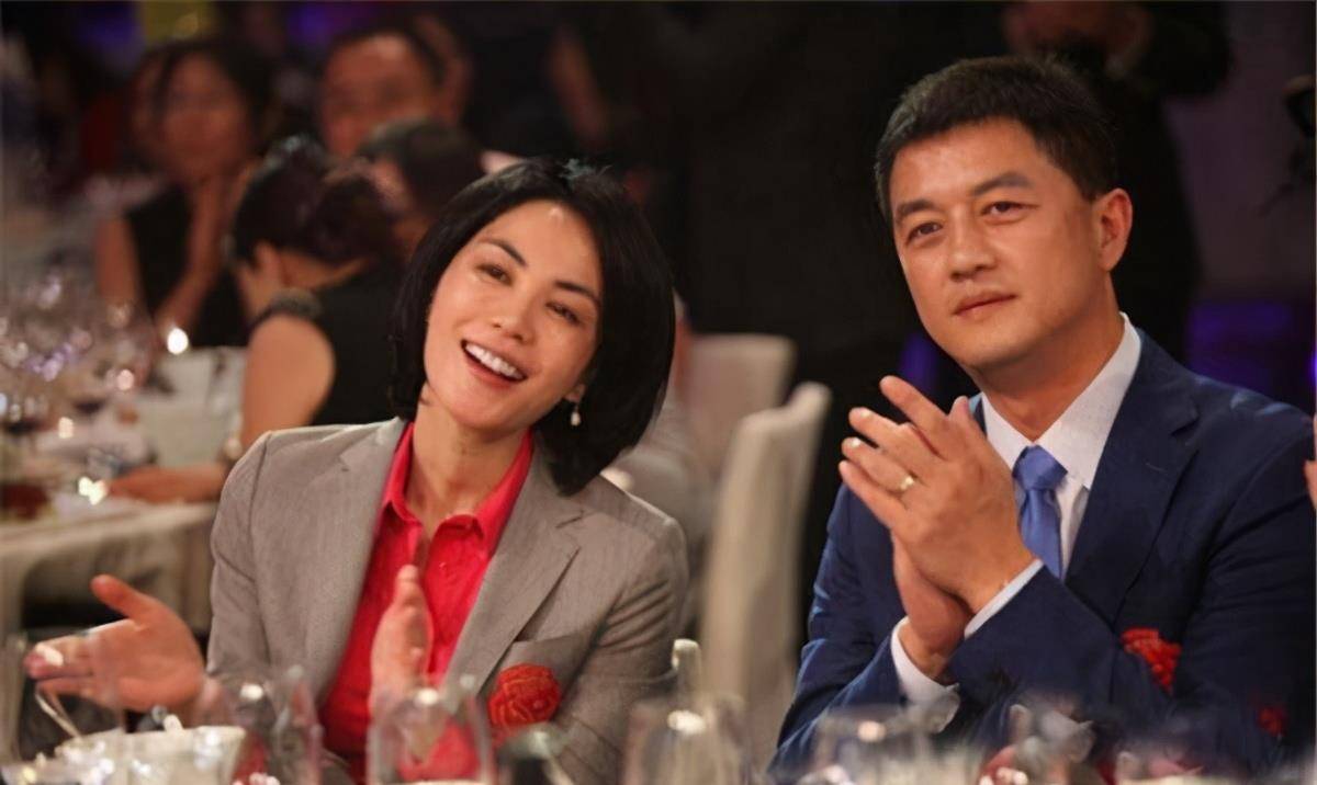 鐜嬭彶鏉庝簹楣忚阿闇嗛攱杩戝喌,鏉庝簹楣忕帇鑿茶阿闇嗛攱杩戝喌