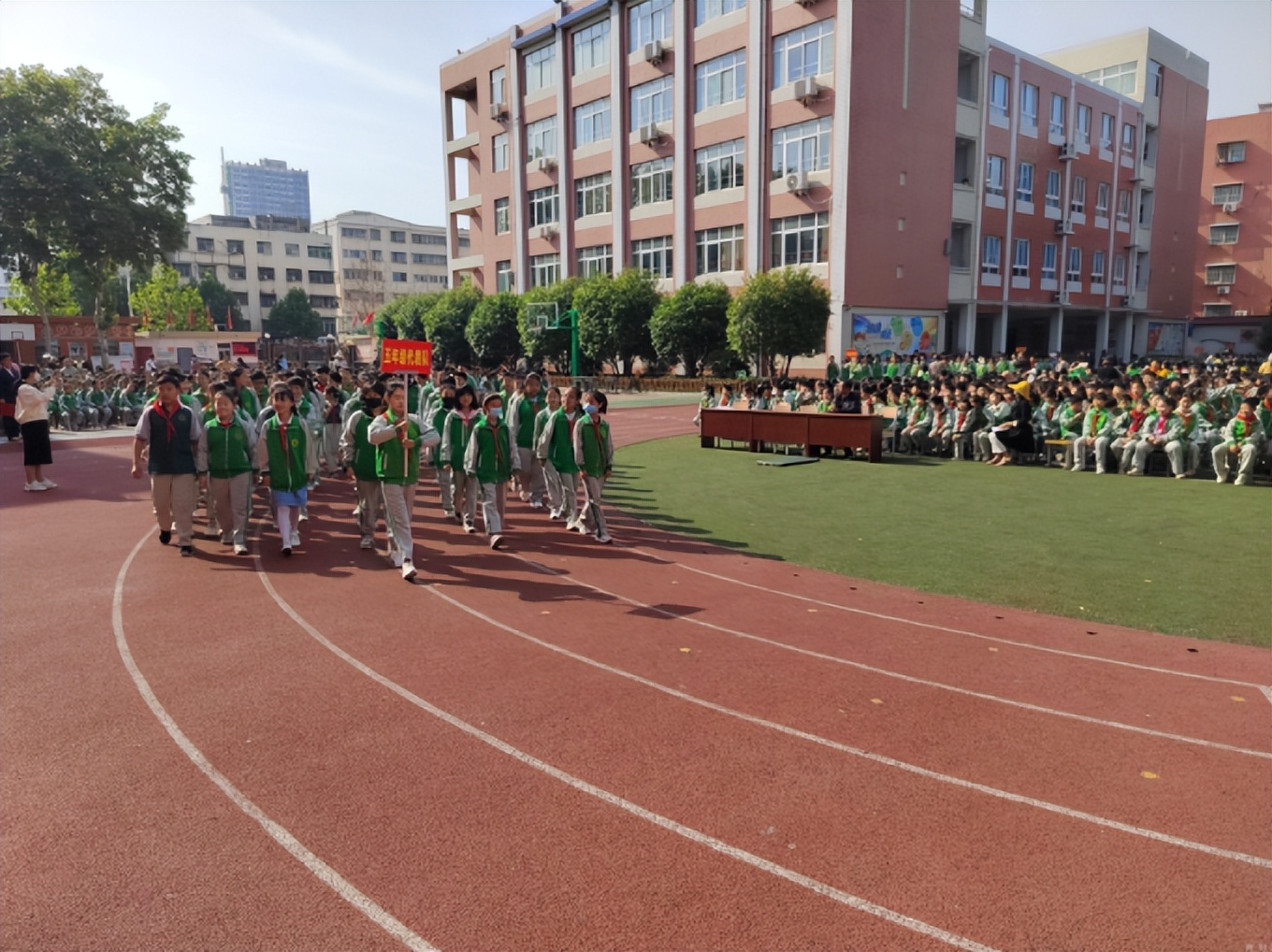 南阳市第十六小学举行2023年第十八届春季运动会