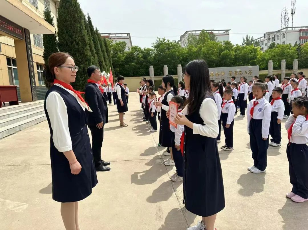 学习二十大争做好队员——盐湖区舜帝复旦示范小学少先队员分批入队仪式