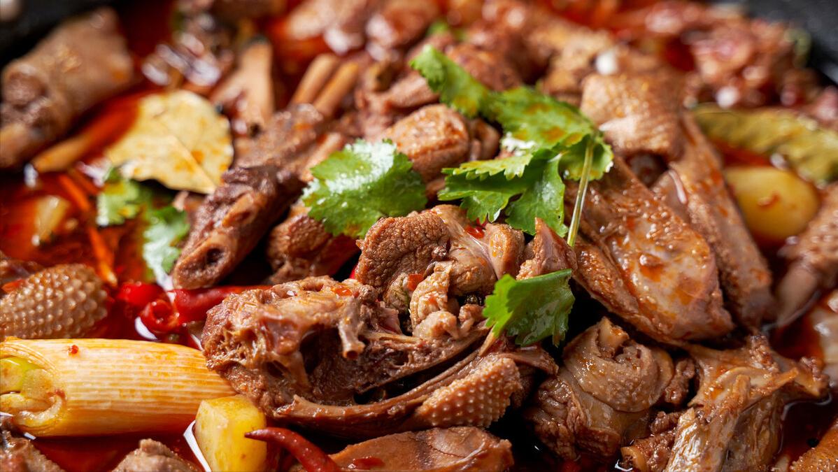 河南大姐大锅菜10块钱一份随便吃,卖便宜大锅菜