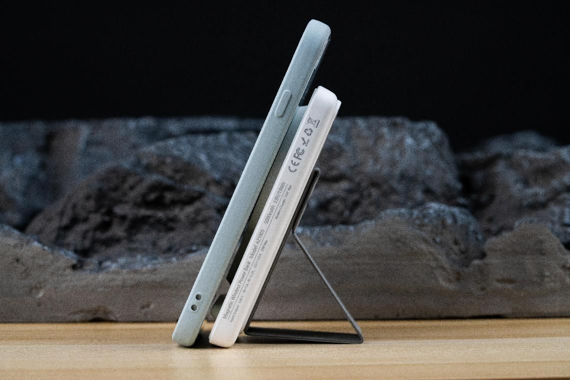 65w磁吸充电宝带支架,一款简约的磁吸充电宝还可当支架