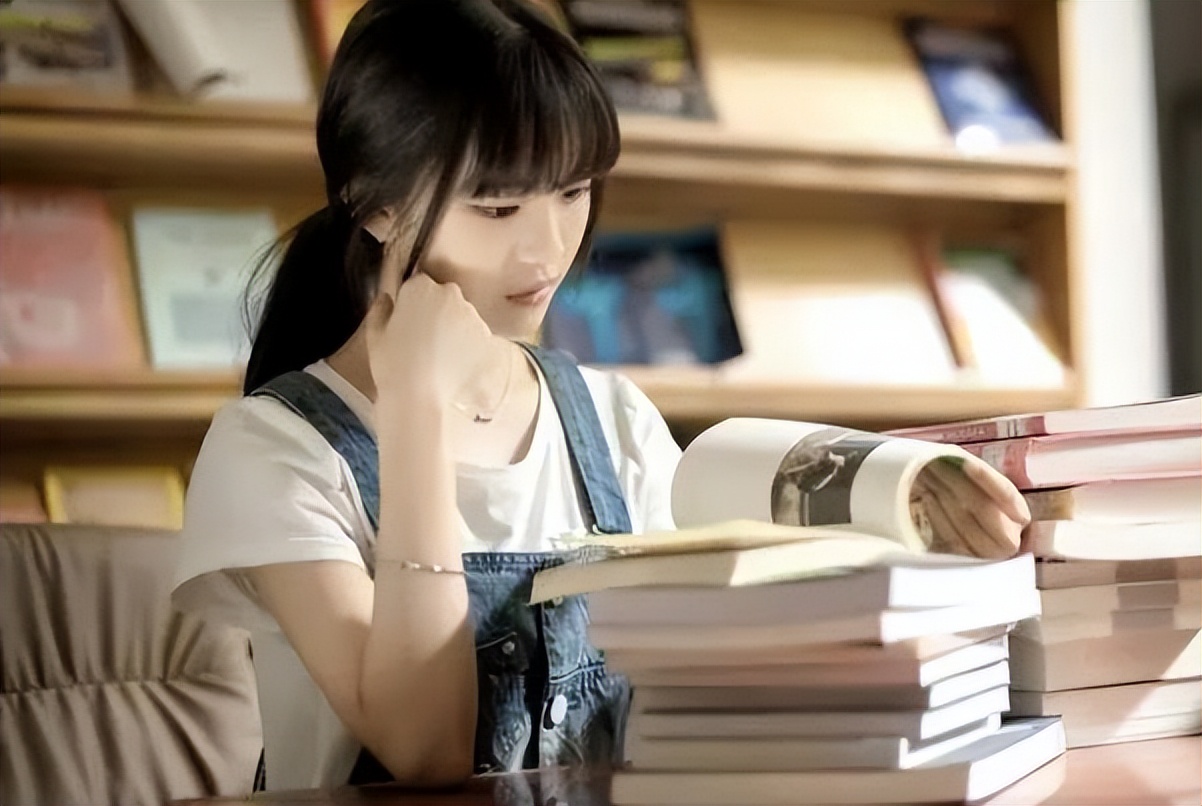 看到教材推荐书籍中的一句话，高中生直言不想继续看了，三观不合