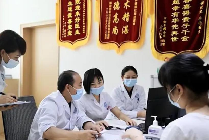 专家号被炒至上万有医院内鬼被查，号被号贩子控制，普通人难拿到