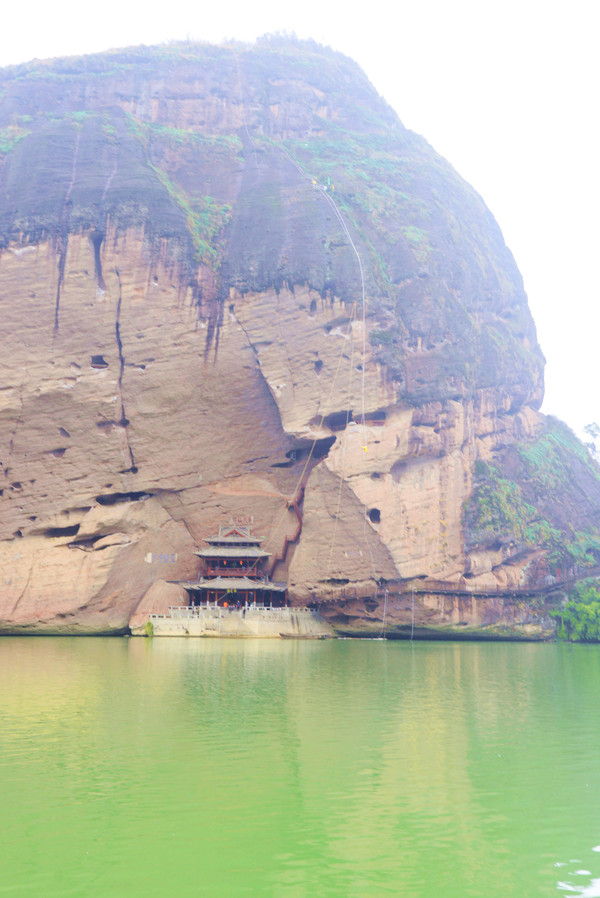 问道龙虎山，观“天下三绝”，“道教第一山”碧水丹霞入画来